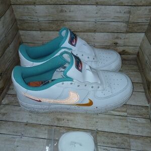 Nike Kids White Sneakers with Teal Lining and Metallic Swooshes. Af1 Leap High
